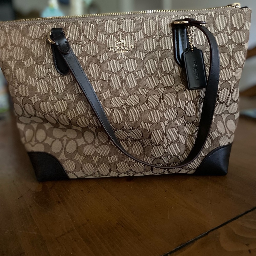 COACH Gallery Tote in khaki Signature canvas w/gold hardware